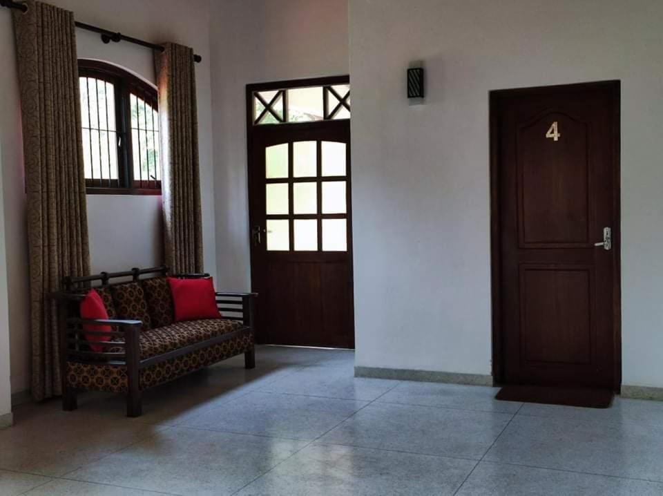 Visu Villa Hotel Хабарана Екстериор снимка