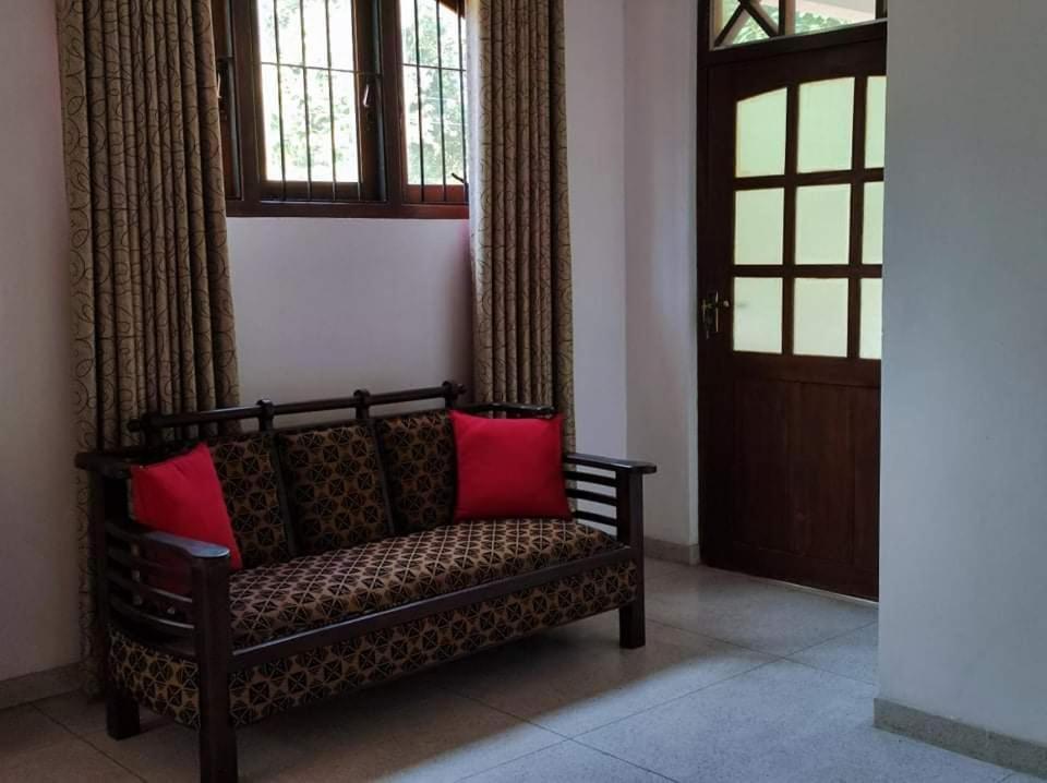 Visu Villa Hotel Хабарана Екстериор снимка