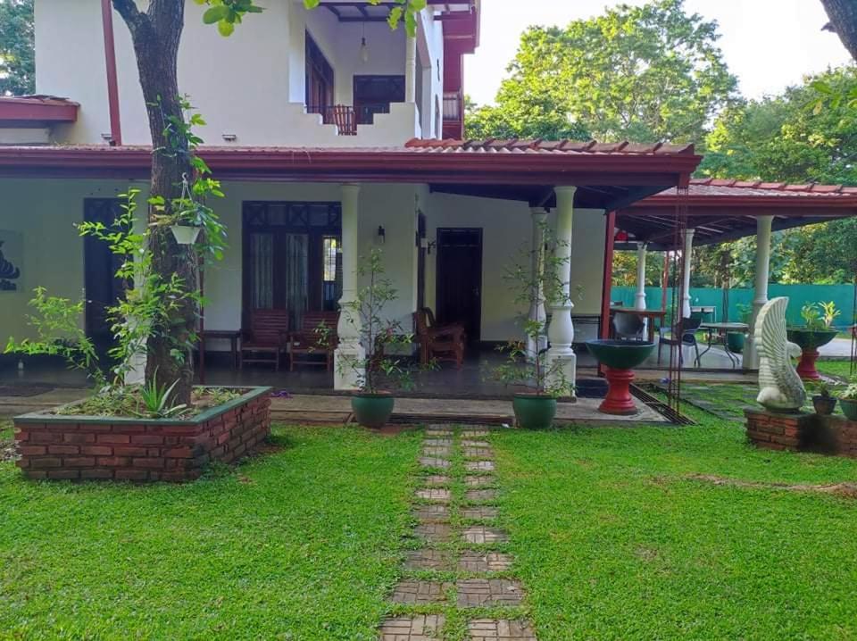 Visu Villa Hotel Хабарана Екстериор снимка